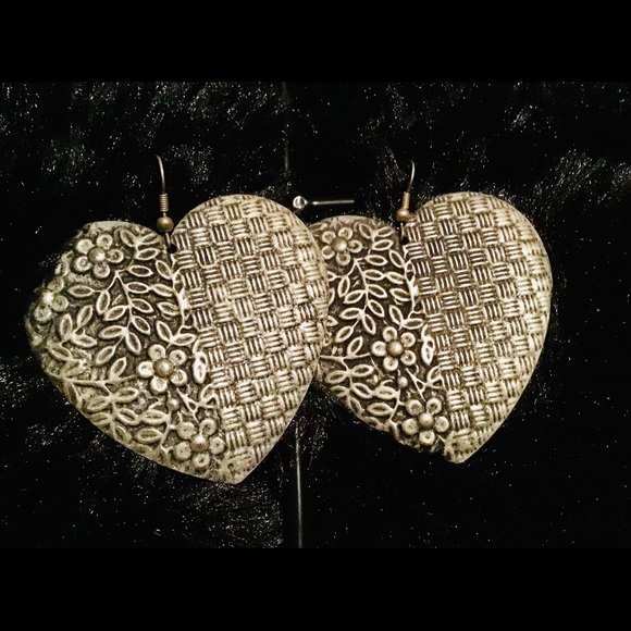 Hot Topic Jewelry - 🥀Earrings, metal, large embossed. Hot Topic